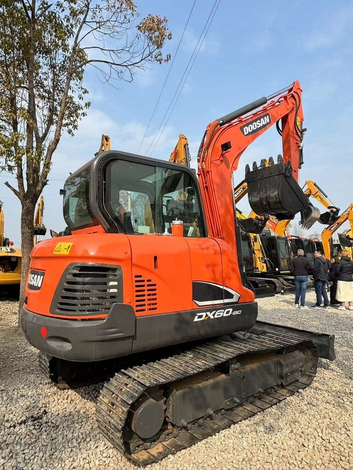 Doosan DX60 - Minikotró: 3 kép. Doosan DX60 - Minikotró: 3 kép.