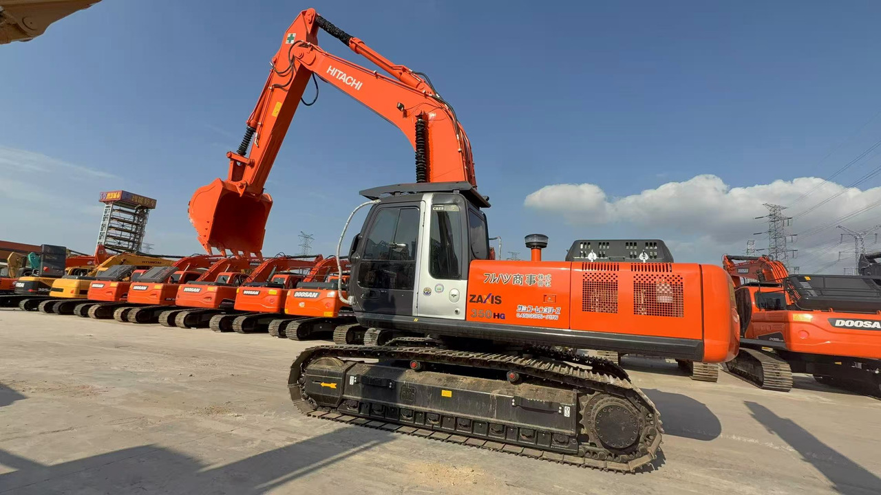 HITACHI ZX350 - Lánctalpas kotró: 1 kép. HITACHI ZX350 - Lánctalpas kotró: 1 kép.