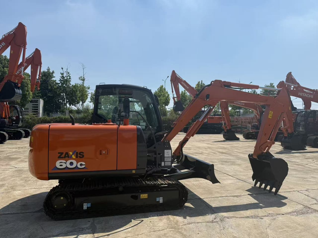 HITACHI ZX60 - Kotrógép: 3 kép. HITACHI ZX60 - Kotrógép: 3 kép.