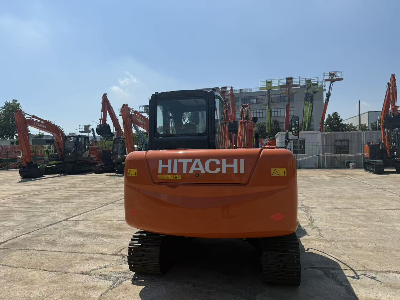 HITACHI ZX60 - Kotrógép: 2 kép. HITACHI ZX60 - Kotrógép: 2 kép.