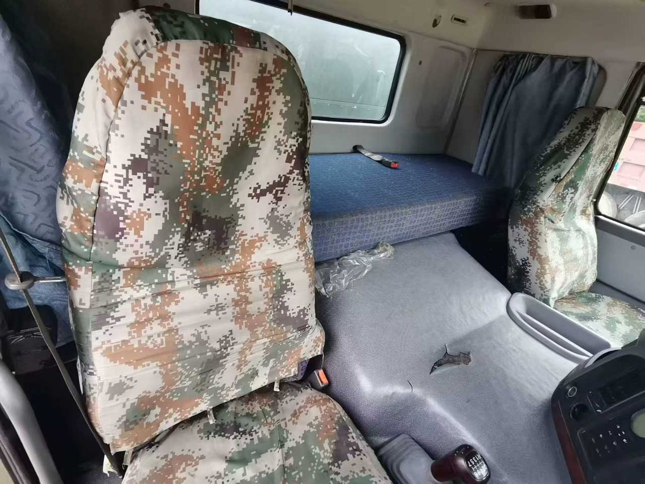 HOWO - Tartályos teherautó: 4 kép. HOWO - Tartályos teherautó: 4 kép.