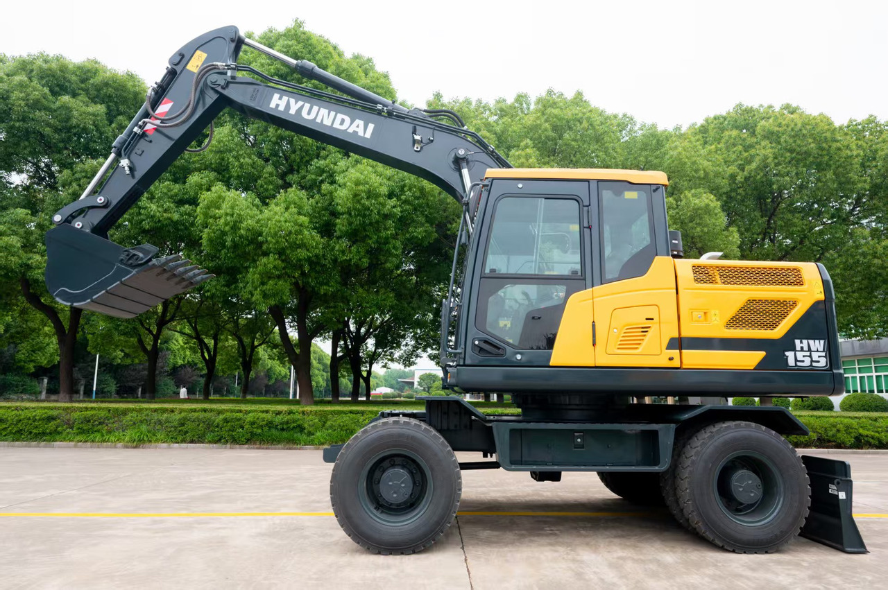 HYUNDAI HW155 - Gumikerekes kotró: 4 kép. HYUNDAI HW155 - Gumikerekes kotró: 4 kép.