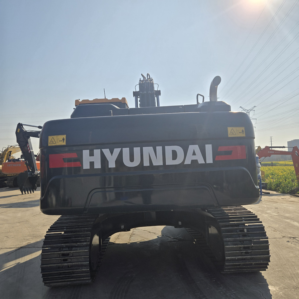 HYUNDAI HX220L - Lánctalpas kotró: 3 kép. HYUNDAI HX220L - Lánctalpas kotró: 3 kép.
