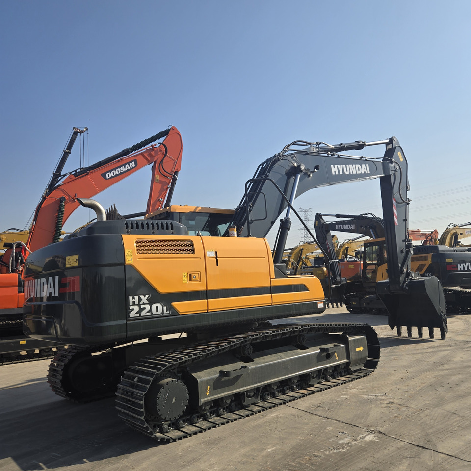HYUNDAI HX220L - Lánctalpas kotró: 4 kép. HYUNDAI HX220L - Lánctalpas kotró: 4 kép.