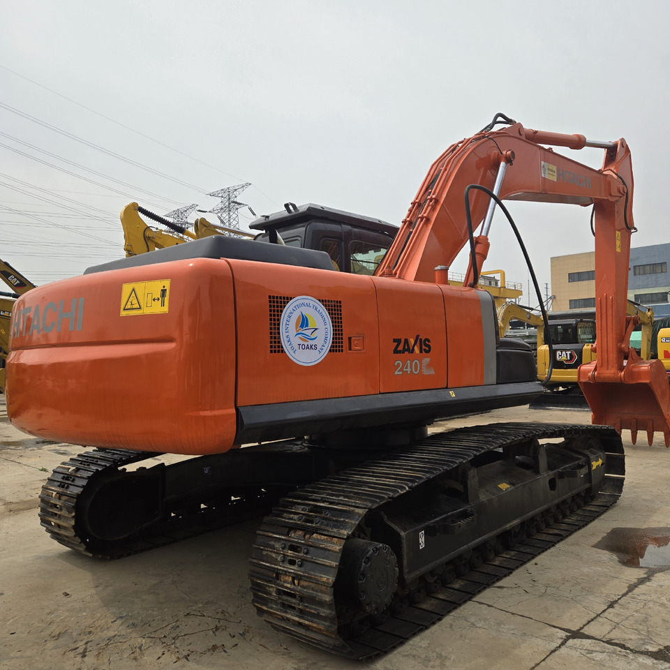 Hitachi ZX240 - Lánctalpas kotró: 5 kép. Hitachi ZX240 - Lánctalpas kotró: 5 kép.