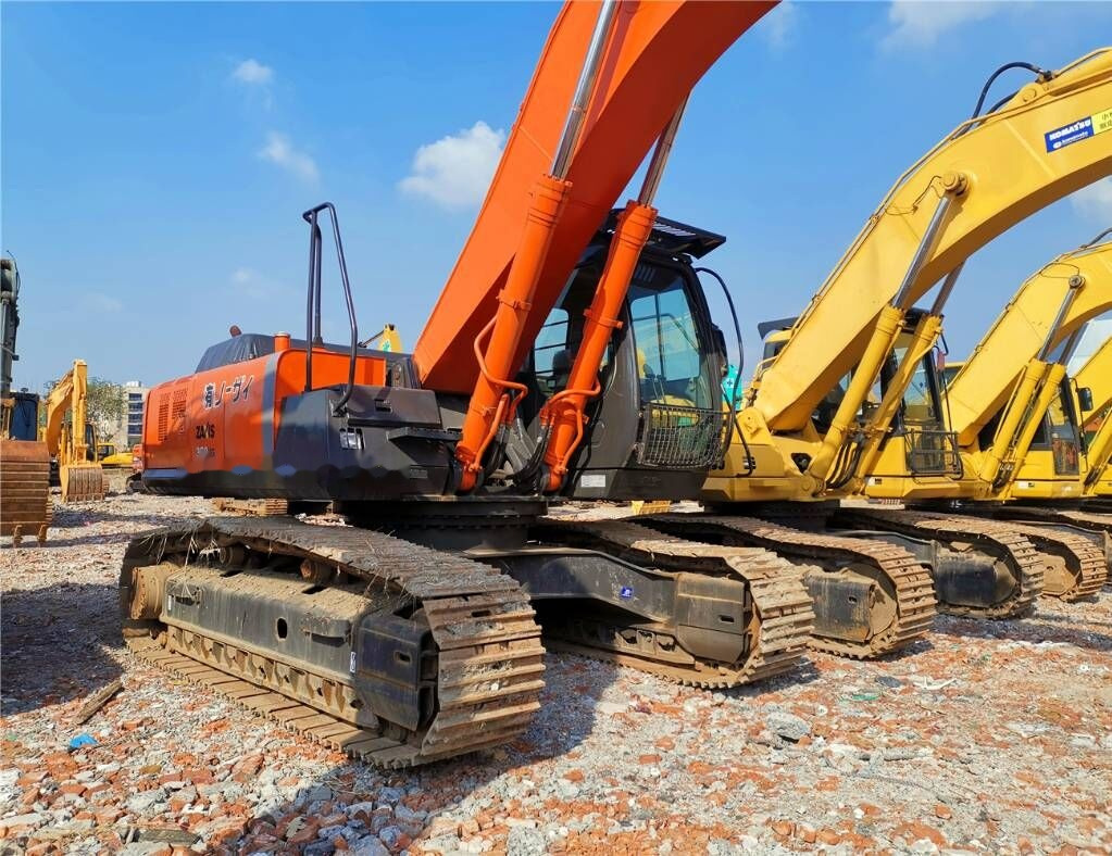 Hitachi ZX350HG - Lánctalpas kotró: 5 kép. Hitachi ZX350HG - Lánctalpas kotró: 5 kép.