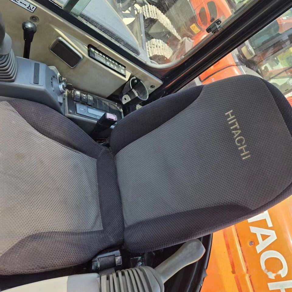 Hitachi ZX50U - Minikotró: 2 kép. Hitachi ZX50U - Minikotró: 2 kép.