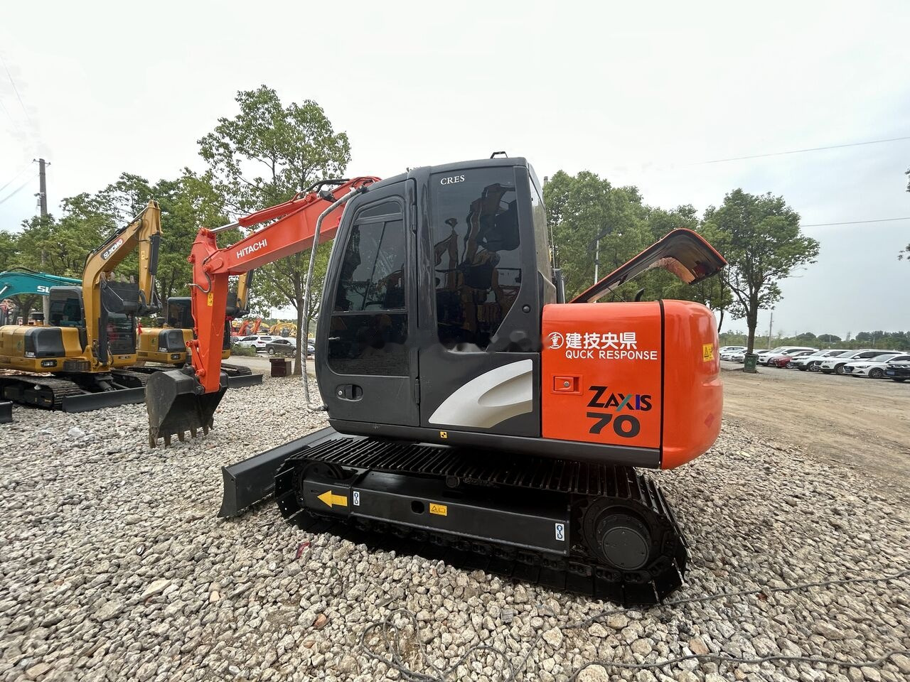 Lánctalpas kotró Hitachi ZX70: 12 kép.
