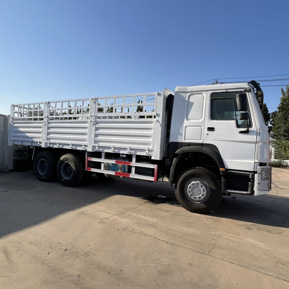 Howo 6*4 flatbed truck - Platós teherautó: 2 kép. Howo 6*4 flatbed truck - Platós teherautó: 2 kép.