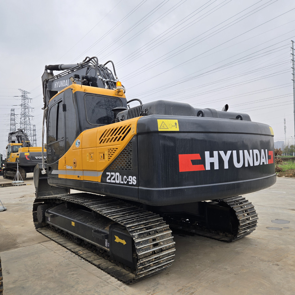 Hyundai R220LC-9S - Lánctalpas kotró: 5 kép. Hyundai R220LC-9S - Lánctalpas kotró: 5 kép.