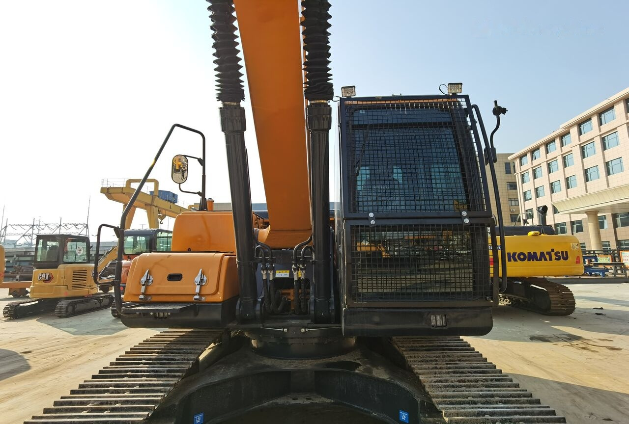 Hyundai R220LC-9S - Lánctalpas kotró: 5 kép. Hyundai R220LC-9S - Lánctalpas kotró: 5 kép.