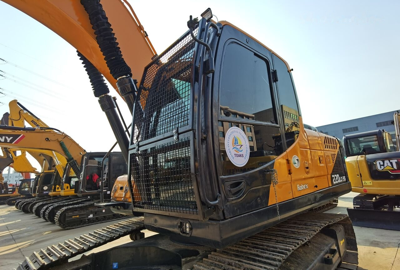 Hyundai R220LC-9S - Lánctalpas kotró: 2 kép. Hyundai R220LC-9S - Lánctalpas kotró: 2 kép.