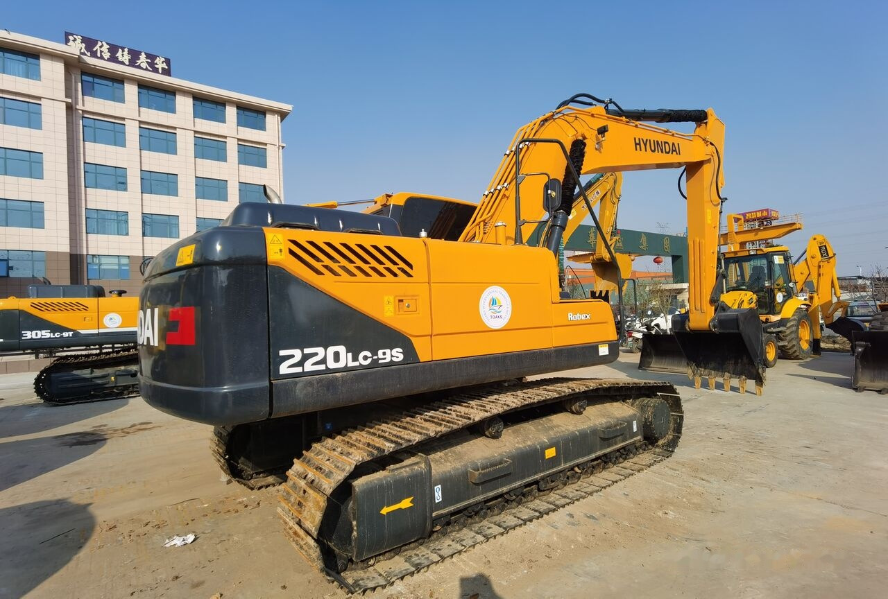 Hyundai R220LC-9S - Lánctalpas kotró: 1 kép. Hyundai R220LC-9S - Lánctalpas kotró: 1 kép.