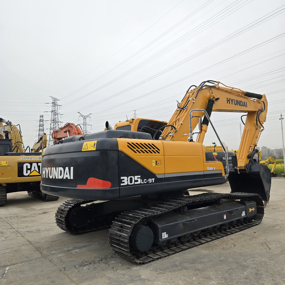 Hyundai R305LC-9T - Lánctalpas kotró: 5 kép. Hyundai R305LC-9T - Lánctalpas kotró: 5 kép.