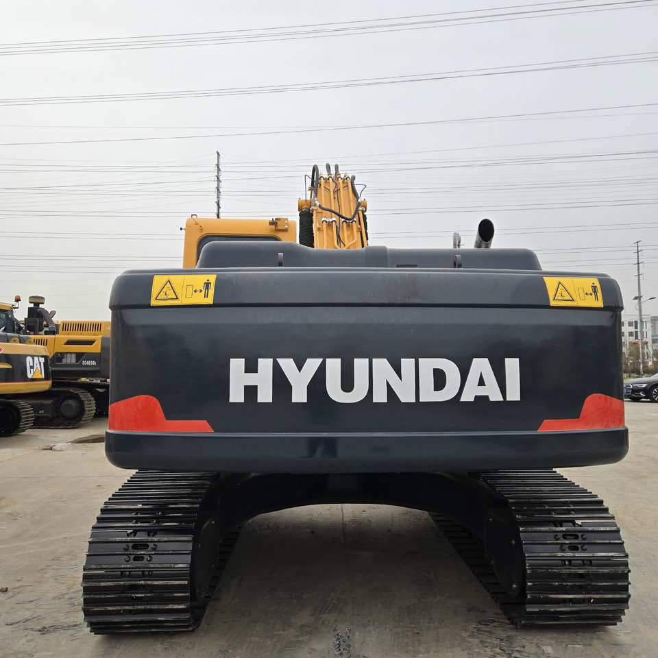 Hyundai R305LC-9T - Lánctalpas kotró: 4 kép. Hyundai R305LC-9T - Lánctalpas kotró: 4 kép.