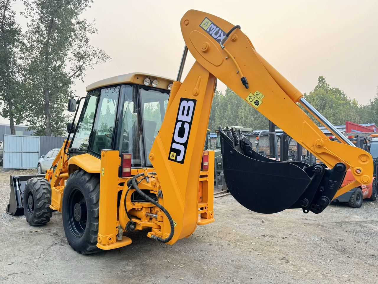 JCB 3CX - Kotrórakodó: 3 kép. JCB 3CX - Kotrórakodó: 3 kép.