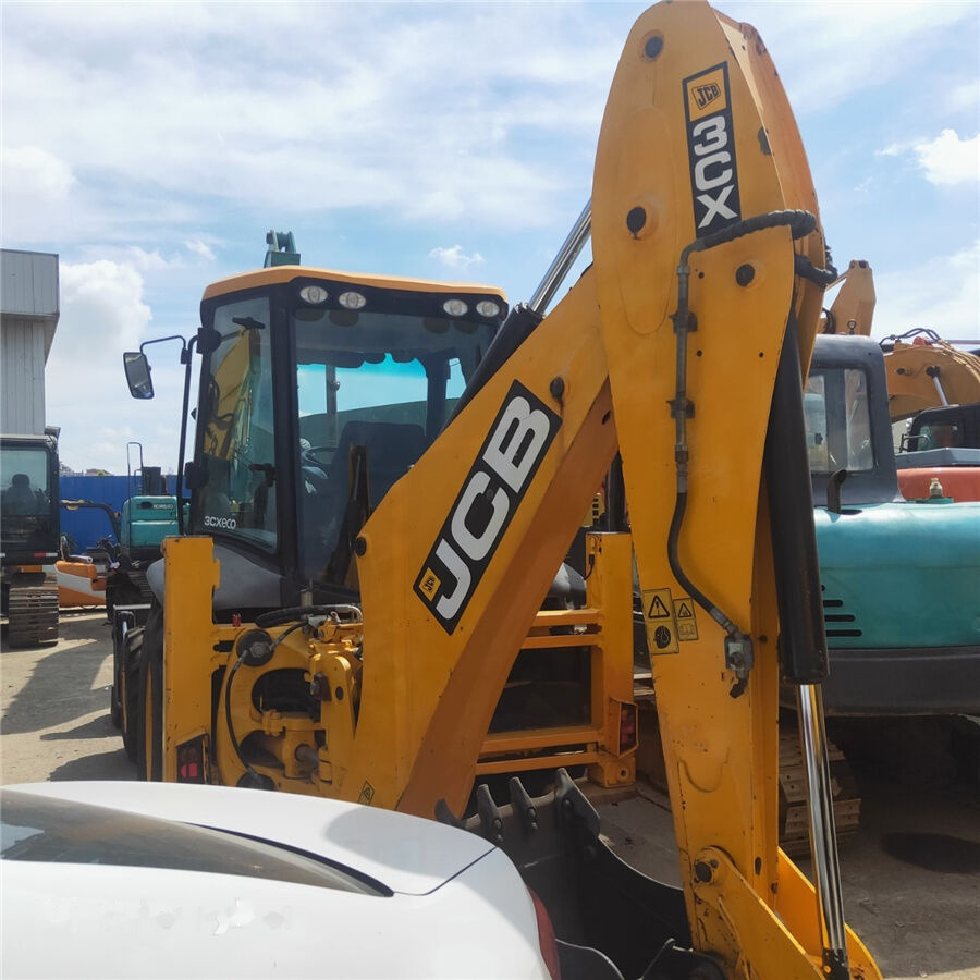 JCB 3CX - Kotrórakodó: 2 kép. JCB 3CX - Kotrórakodó: 2 kép.