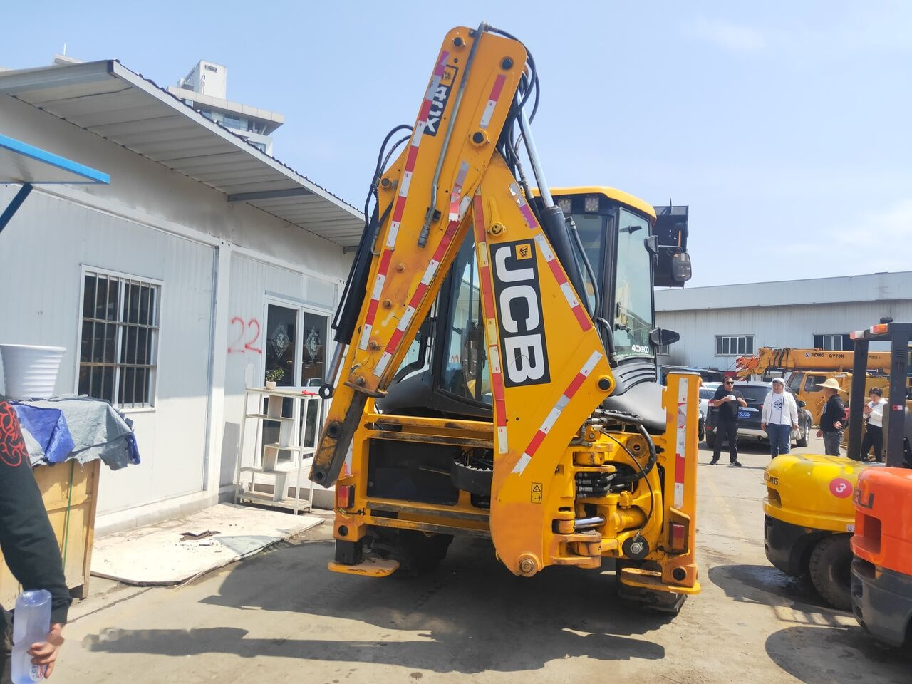 JCB 4CX - Kotrórakodó: 4 kép. JCB 4CX - Kotrórakodó: 4 kép.