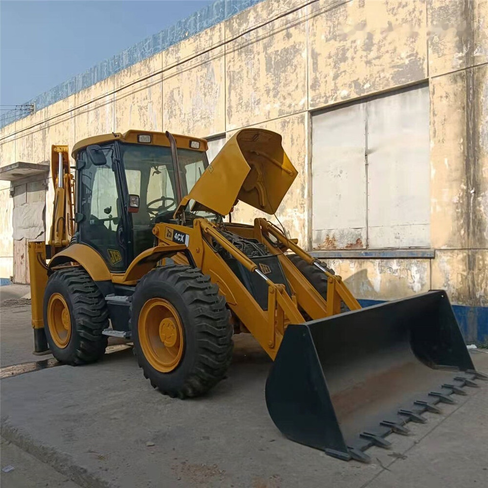 JCB 4CX - Kotrórakodó: 3 kép. JCB 4CX - Kotrórakodó: 3 kép.