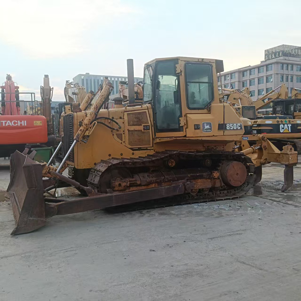 John Deere 850C - Buldózer: 2 kép. John Deere 850C - Buldózer: 2 kép.