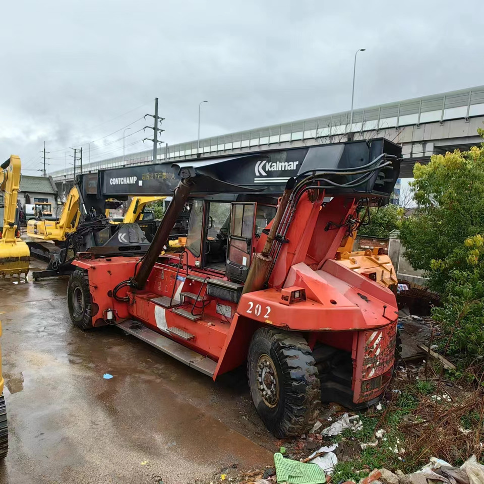 KALMAR DRF450-60S5 - Terepjáró képességű targoncá: 1 kép. KALMAR DRF450-60S5 - Terepjáró képességű targoncá: 1 kép.