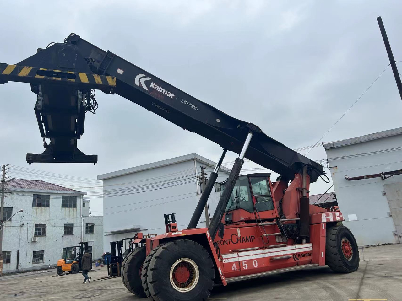 KALMAR - Konténerrakodó: 3 kép. KALMAR - Konténerrakodó: 3 kép.