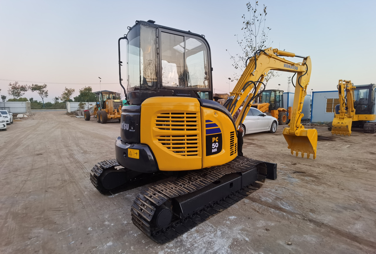 KOMATSU PC50MR - Minikotró: 1 kép. KOMATSU PC50MR - Minikotró: 1 kép.