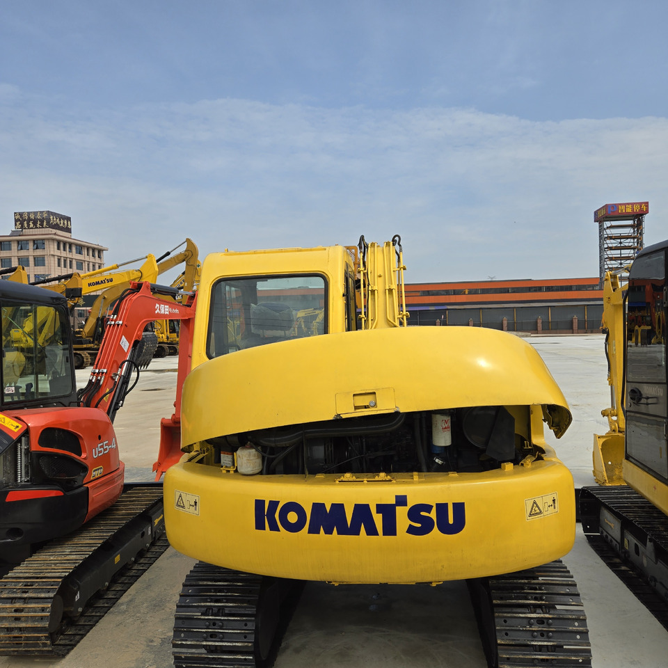 KOMATSU PC60 - Minikotró: 3 kép. KOMATSU PC60 - Minikotró: 3 kép.