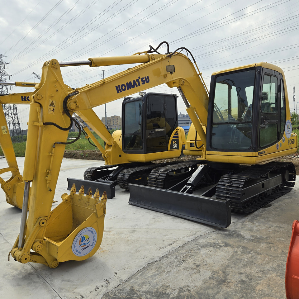 KOMATSU PC60 - Minikotró: 4 kép. KOMATSU PC60 - Minikotró: 4 kép.