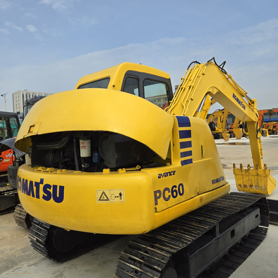KOMATSU PC60 - Minikotró: 1 kép. KOMATSU PC60 - Minikotró: 1 kép.