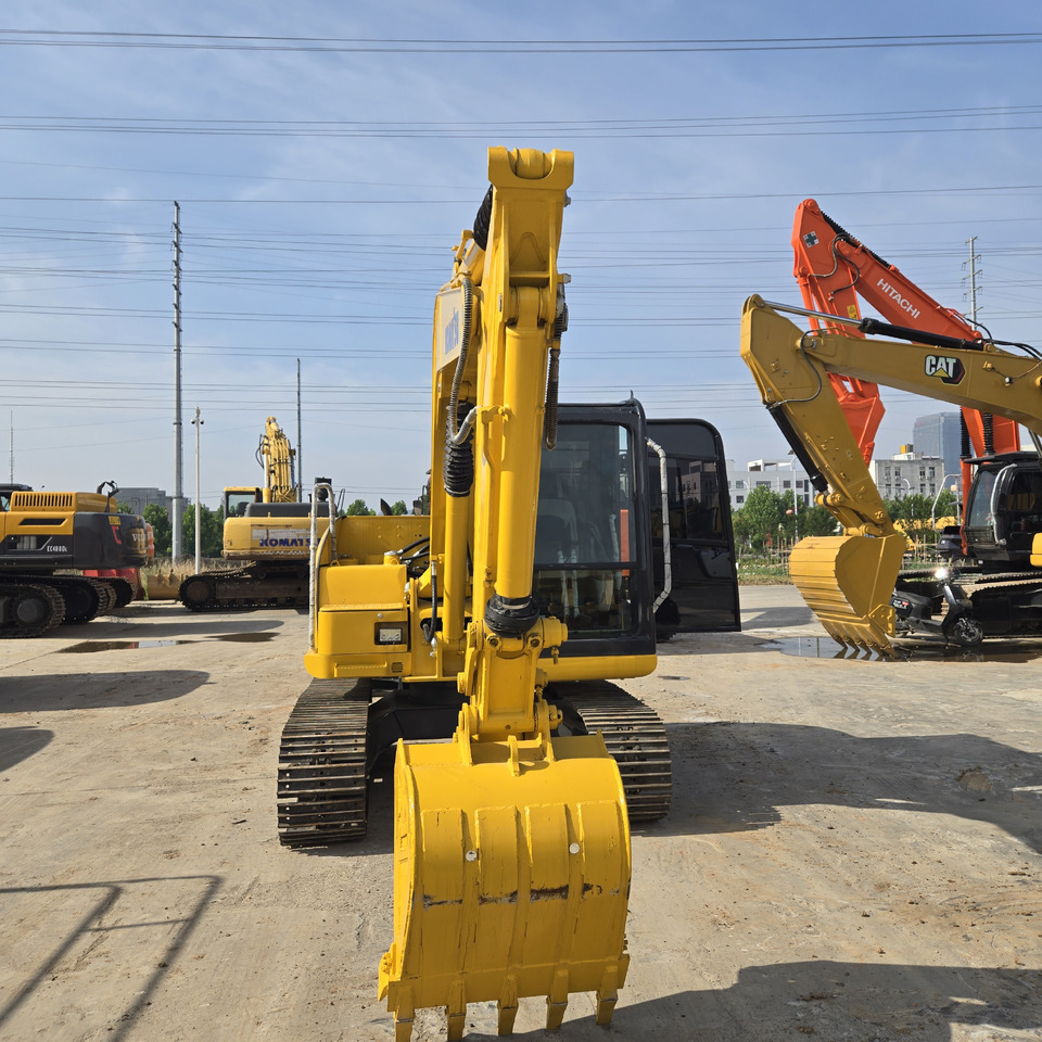 KOMATSU PC70-8 - Minikotró: 4 kép. KOMATSU PC70-8 - Minikotró: 4 kép.