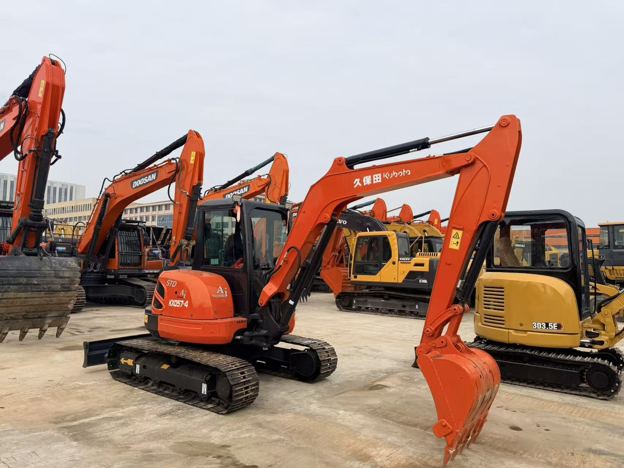 KUBOTA KX057-4 - Minikotró: 1 kép. KUBOTA KX057-4 - Minikotró: 1 kép.