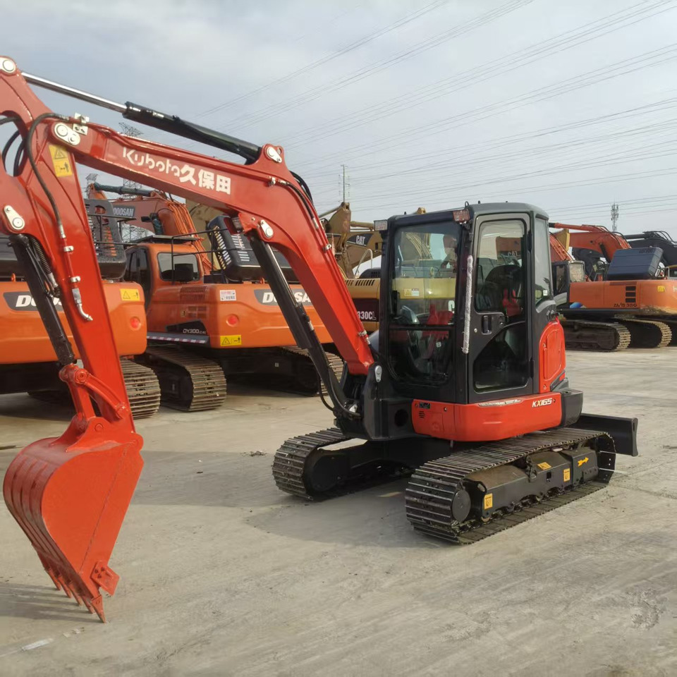 KUBOTA KX165 - Minikotró: 5 kép. KUBOTA KX165 - Minikotró: 5 kép.
