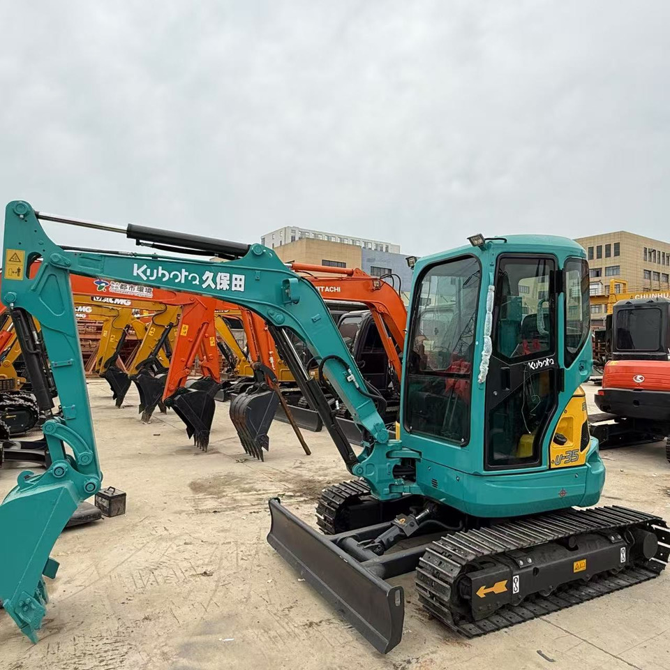KUBOTA U35 - Minikotró: 3 kép. KUBOTA U35 - Minikotró: 3 kép.