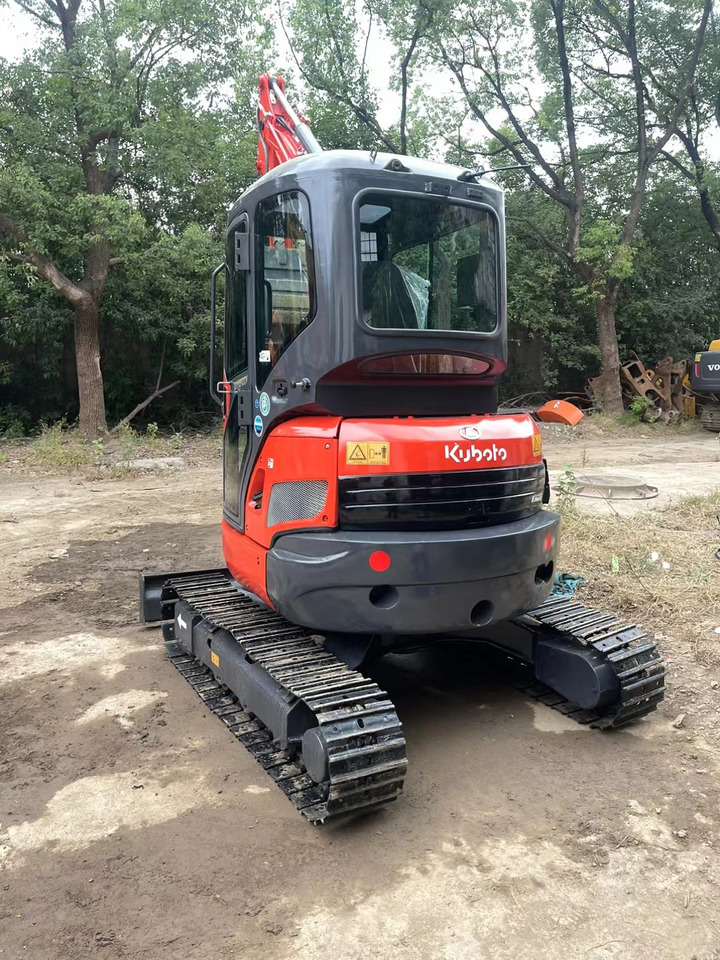 KUBOTA U35 - Minikotró: 2 kép. KUBOTA U35 - Minikotró: 2 kép.