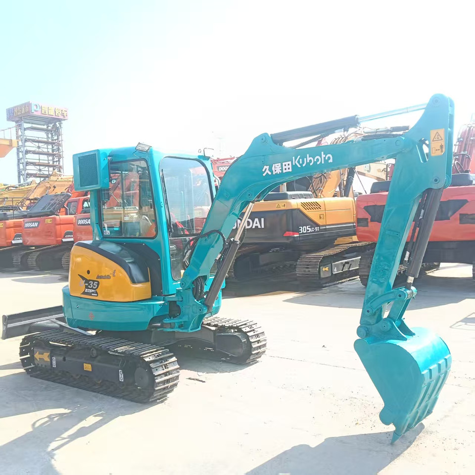 KUBOTA U35 - Minikotró: 2 kép. KUBOTA U35 - Minikotró: 2 kép.