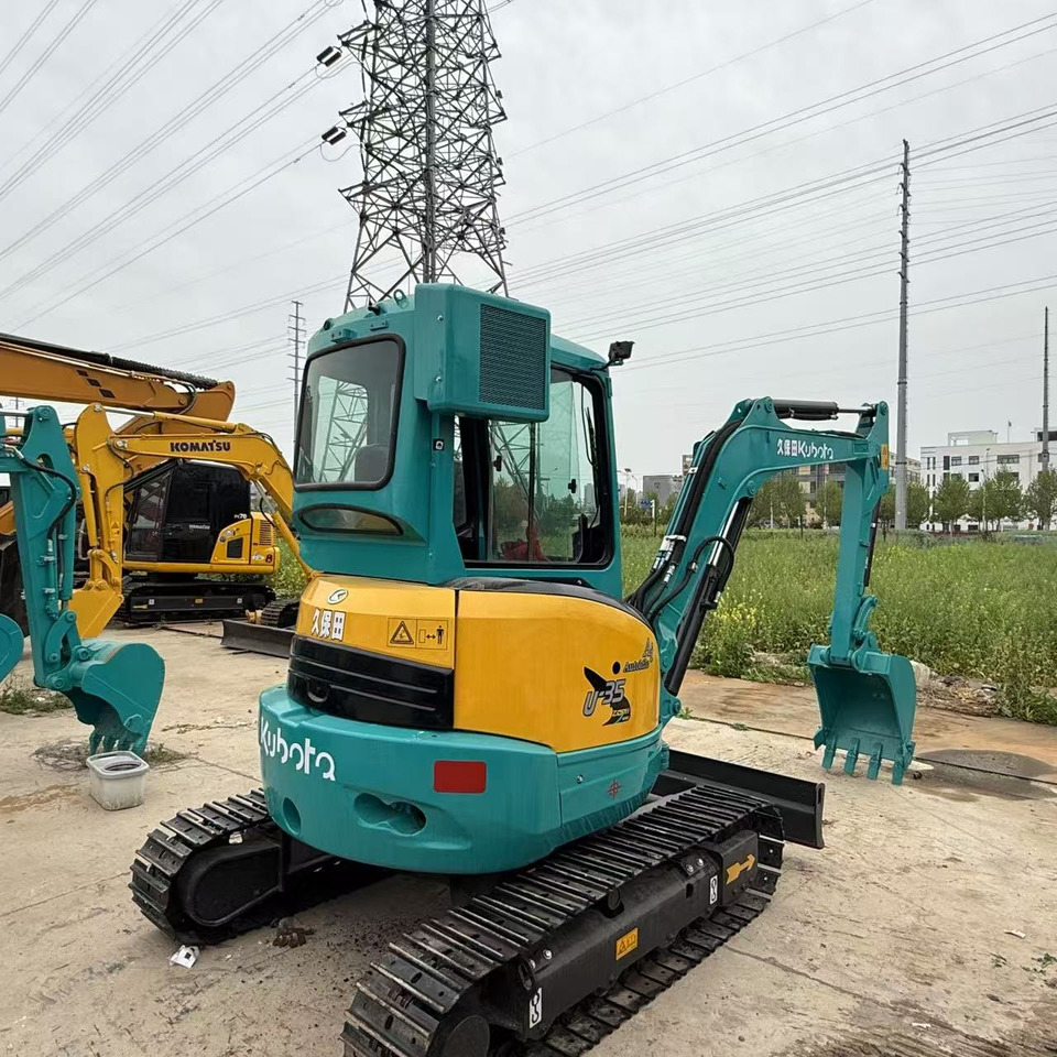 KUBOTA U35 - Minikotró: 2 kép. KUBOTA U35 - Minikotró: 2 kép.