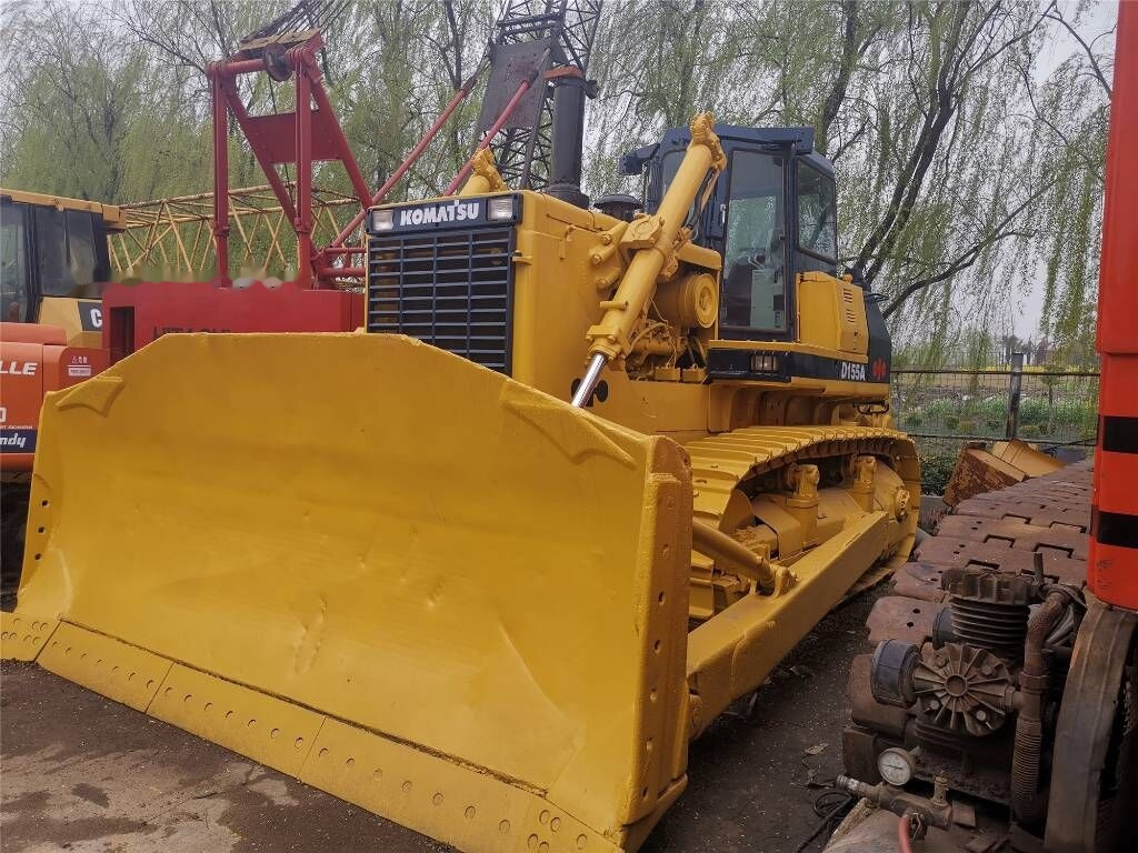 Komatsu D155A-2 - Buldózer: 1 kép. Komatsu D155A-2 - Buldózer: 1 kép.