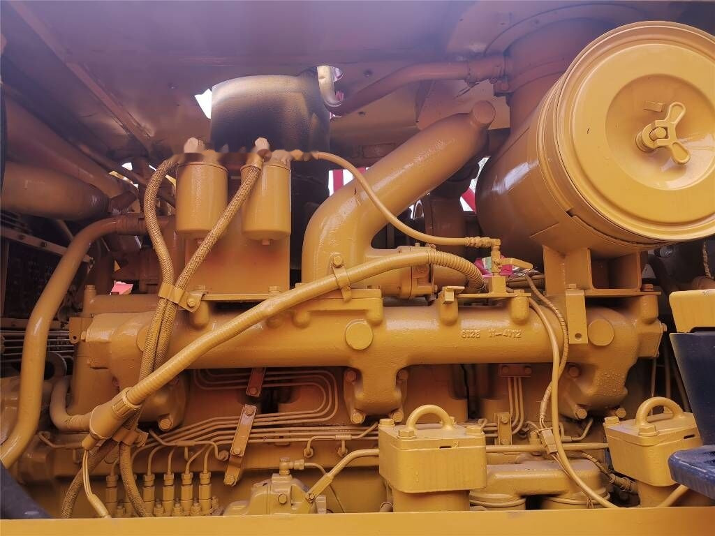 Komatsu D155A-2 - Buldózer: 5 kép. Komatsu D155A-2 - Buldózer: 5 kép.
