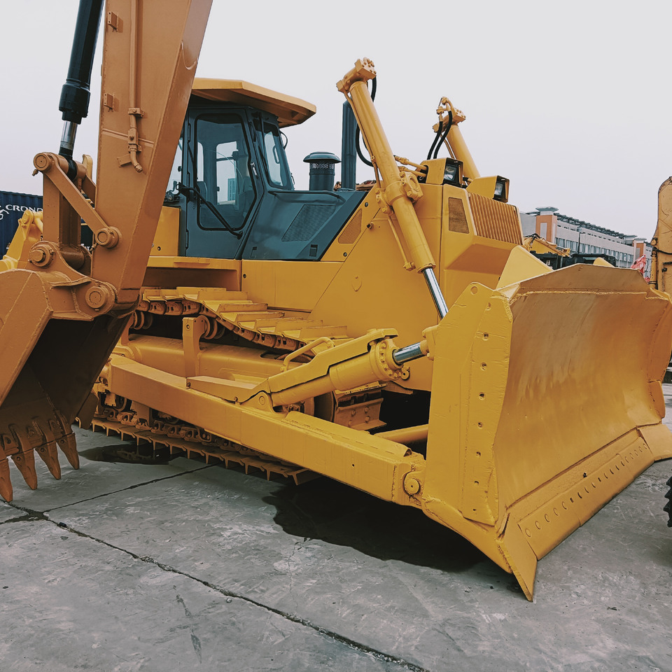 Komatsu D155A-5 - Buldózer: 4 kép. Komatsu D155A-5 - Buldózer: 4 kép.