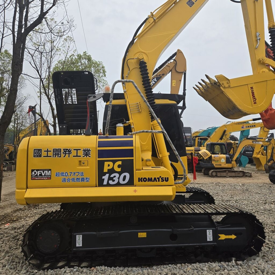 Komatsu PC130-10 - Lánctalpas kotró: 4 kép. Komatsu PC130-10 - Lánctalpas kotró: 4 kép.