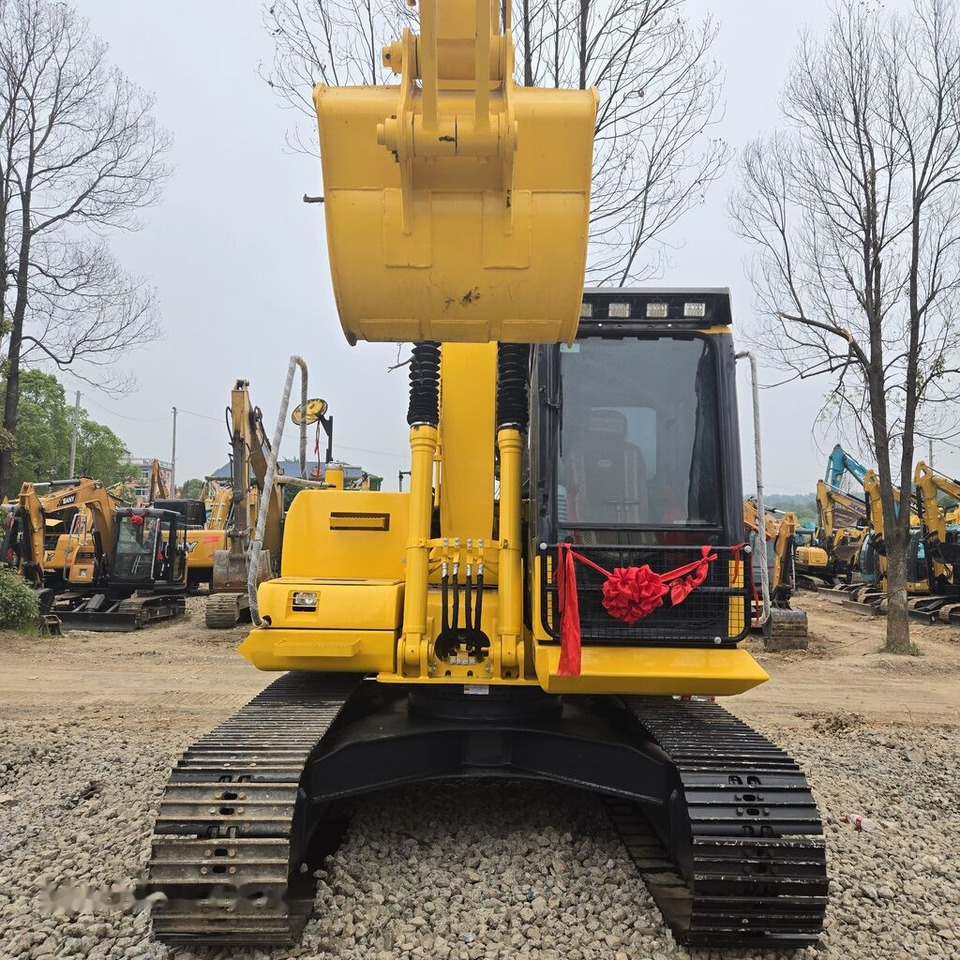 Komatsu PC130-10 - Lánctalpas kotró: 3 kép. Komatsu PC130-10 - Lánctalpas kotró: 3 kép.