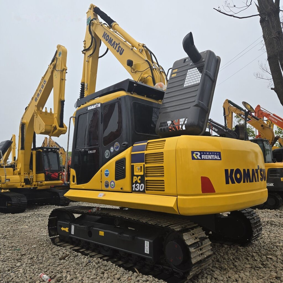 Komatsu PC130-10 - Lánctalpas kotró: 2 kép. Komatsu PC130-10 - Lánctalpas kotró: 2 kép.