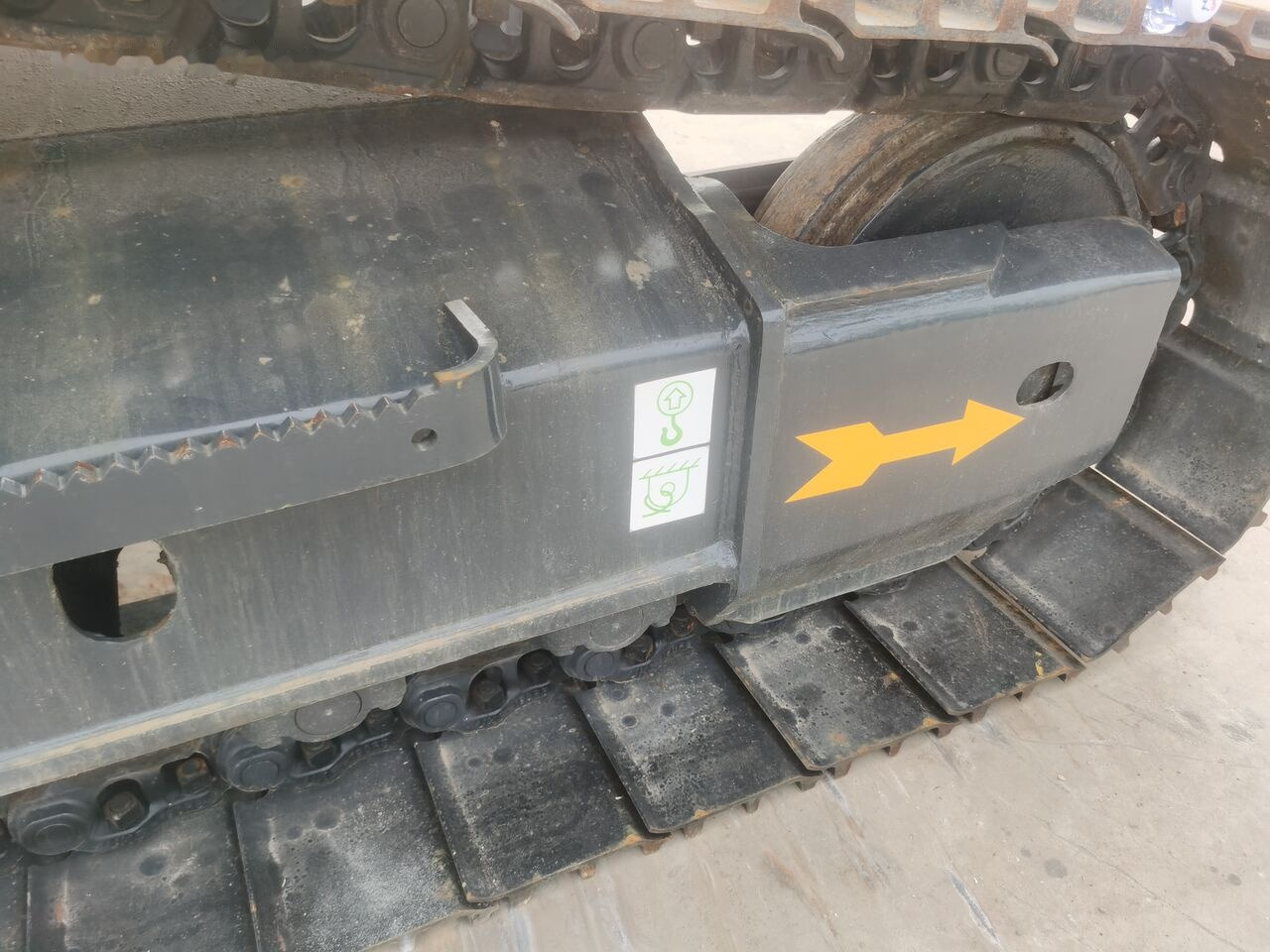 Komatsu PC200-8 - Lánctalpas kotró: 3 kép. Komatsu PC200-8 - Lánctalpas kotró: 3 kép.