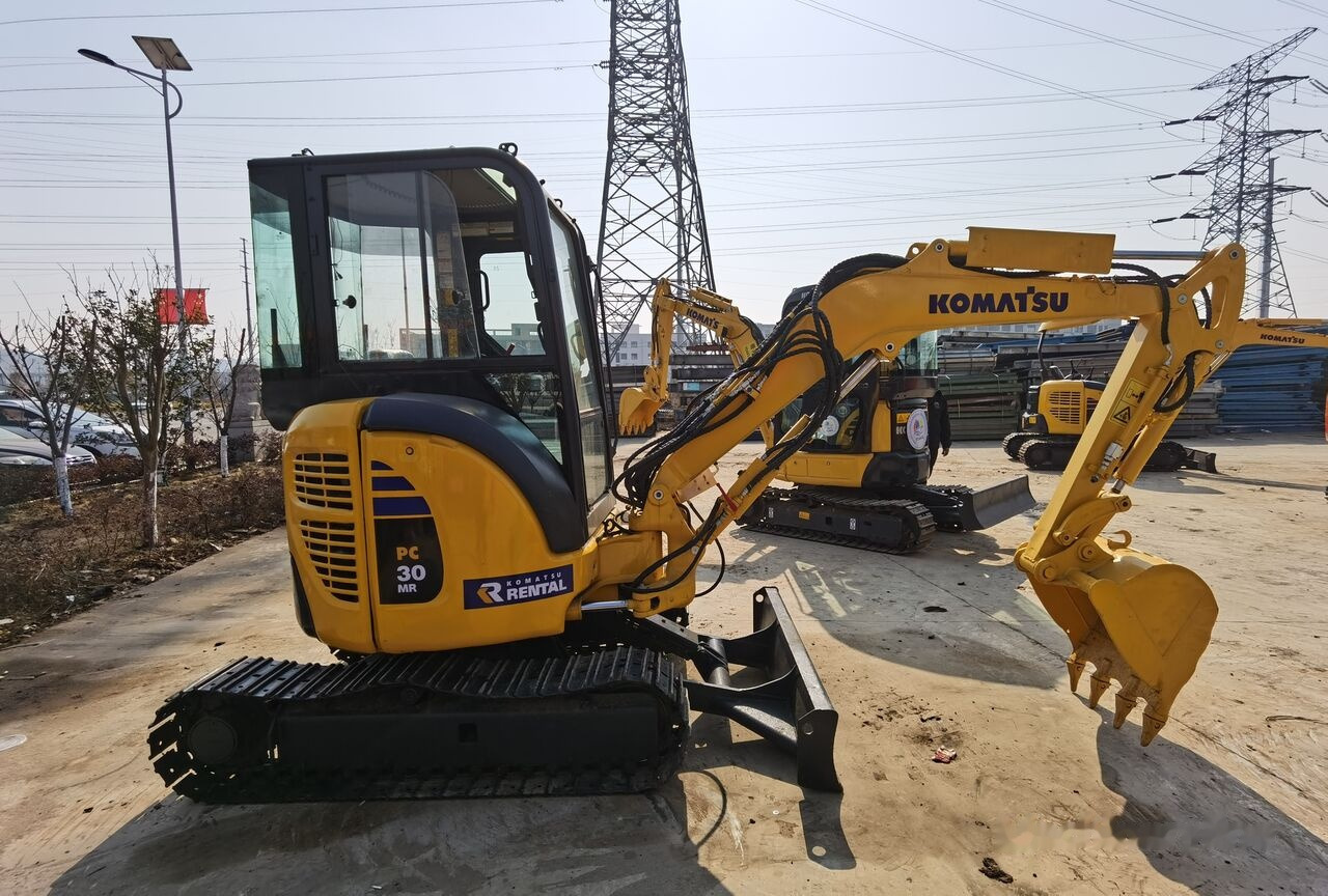 Komatsu PC30MR - Minikotró: 1 kép. Komatsu PC30MR - Minikotró: 1 kép.