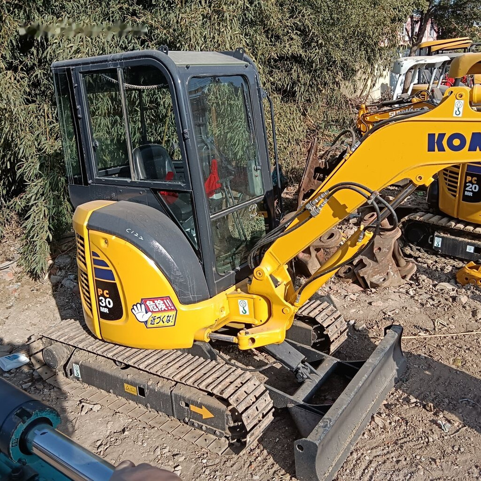 Komatsu PC30MR - Minikotró: 5 kép. Komatsu PC30MR - Minikotró: 5 kép.
