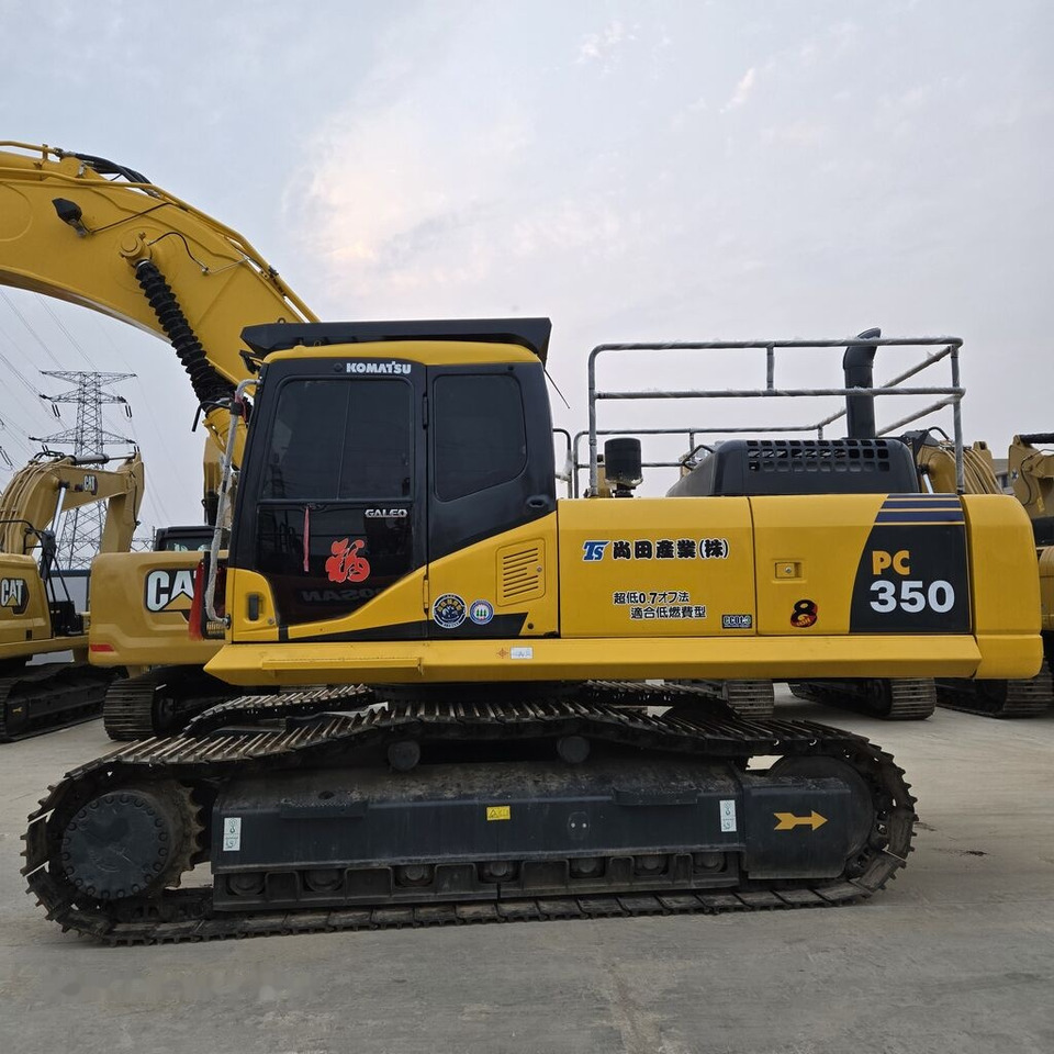 Komatsu PC350-7 - Lánctalpas kotró: 2 kép. Komatsu PC350-7 - Lánctalpas kotró: 2 kép.