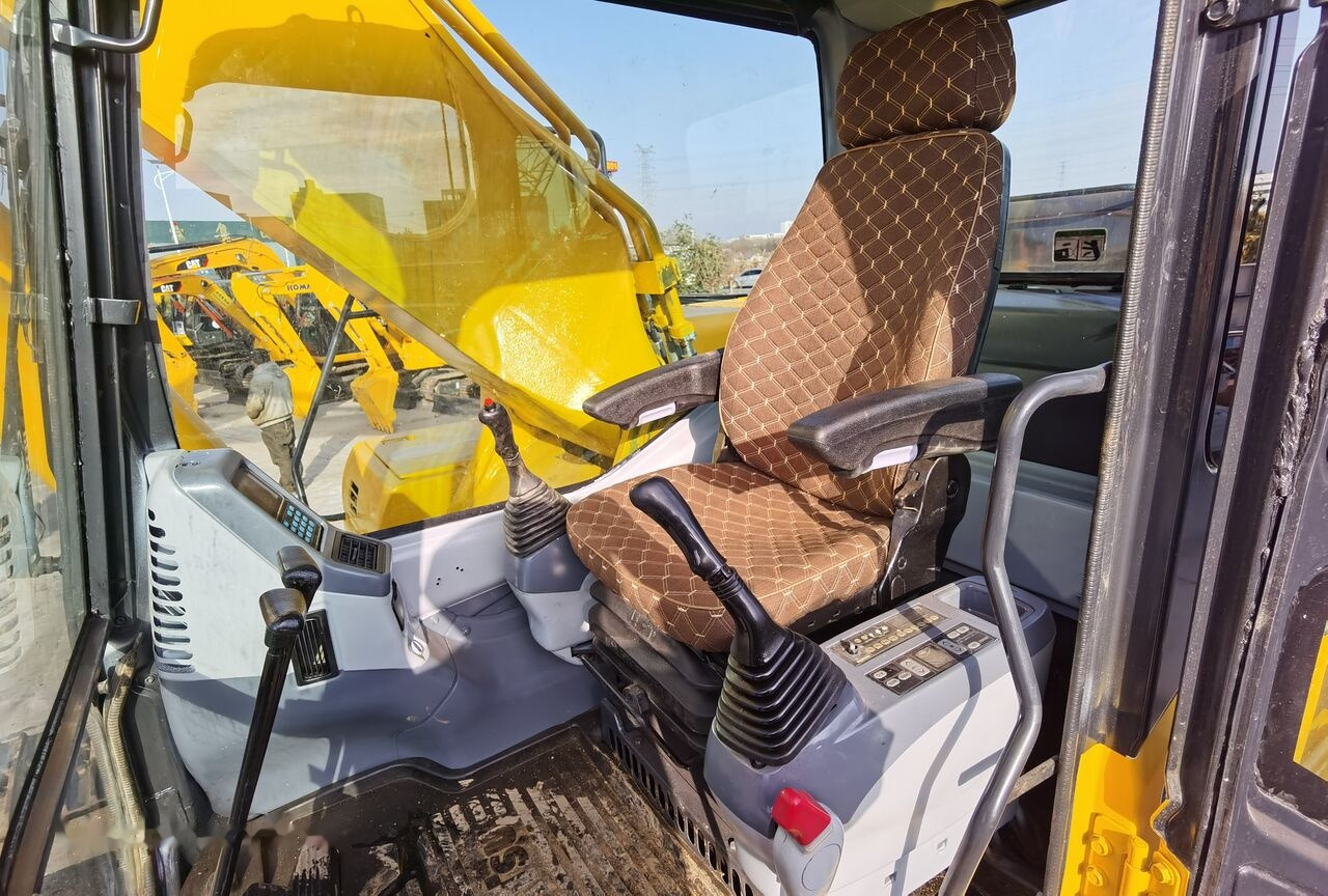 Komatsu PC350-7 - Lánctalpas kotró: 5 kép. Komatsu PC350-7 - Lánctalpas kotró: 5 kép.