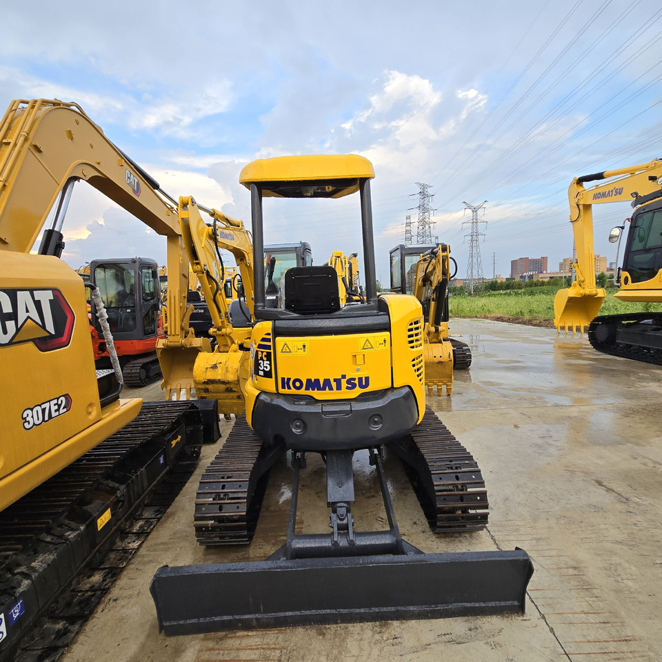 Minikotró Komatsu PC35MR: 6 kép.