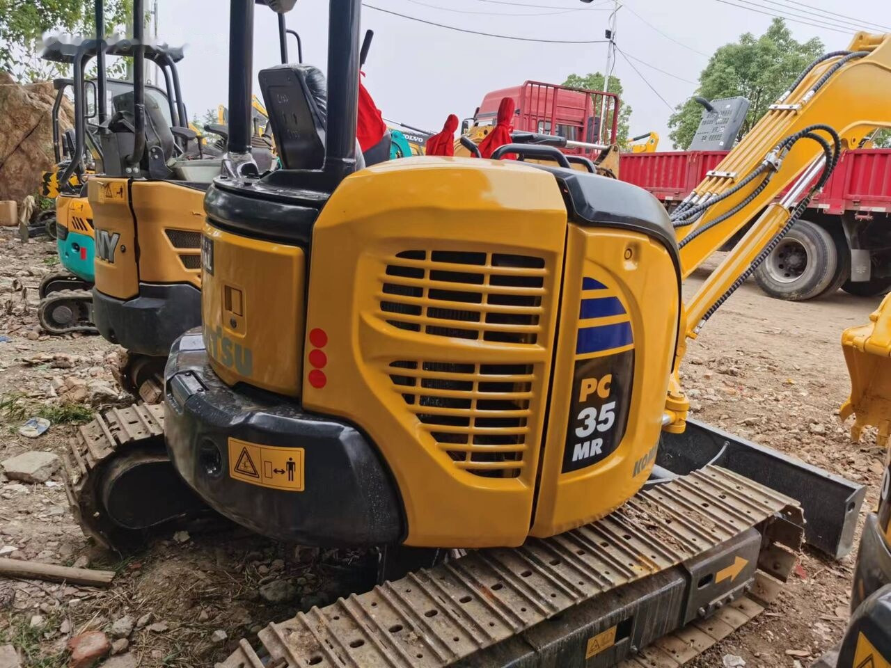 Komatsu PC35MR - Minikotró: 1 kép. Komatsu PC35MR - Minikotró: 1 kép.